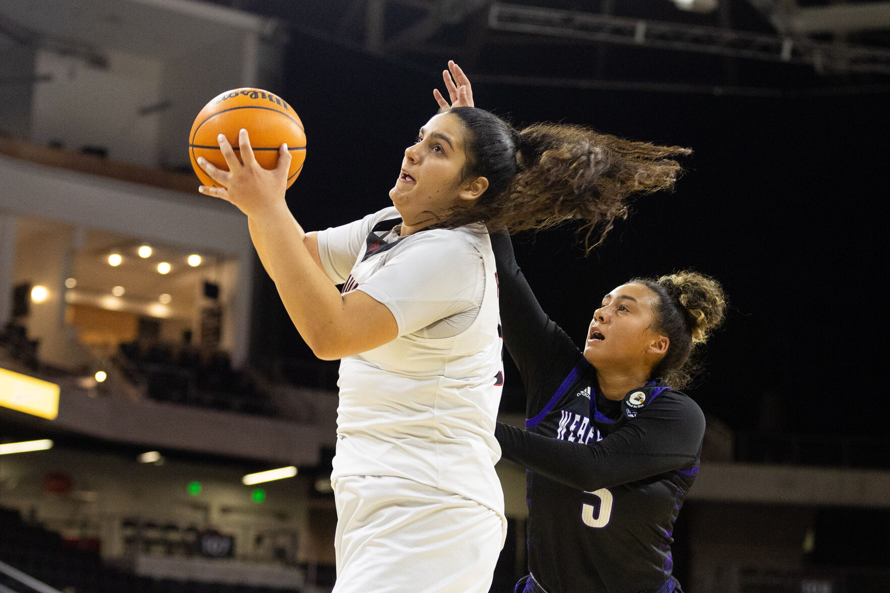 111722-owh-spo-unobasketball-em09.jpg
